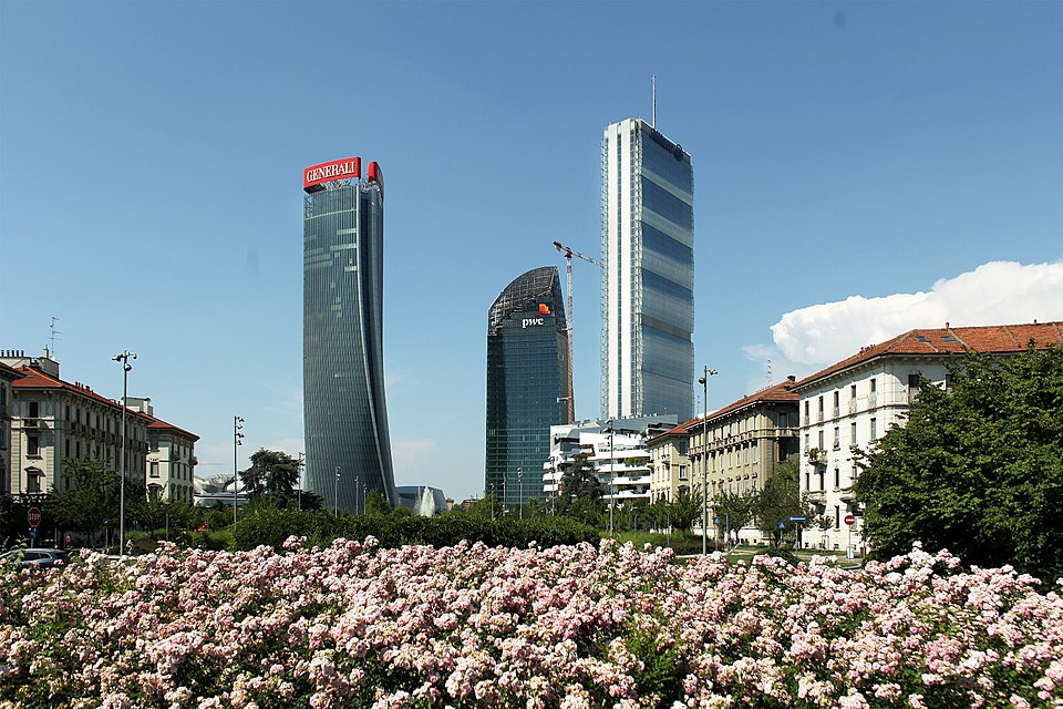 veduta delle tre torri del quartiere citylife a milano